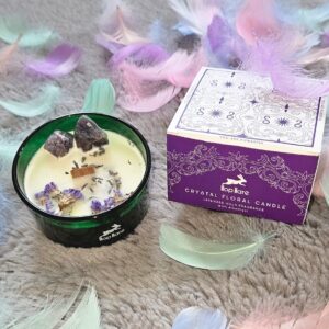 Bougie La Lune Mist of Alba avec cristaux d’améthyste et fleurs séchées – rituel énergétique lunaire.